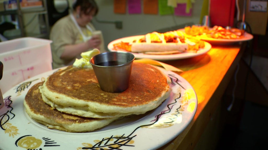 Modern Times Cafe closing at end of year after providing 30,000 free meals in wake of ICE surge — WCCO / CBS Minnesota, Cupertino Dining news