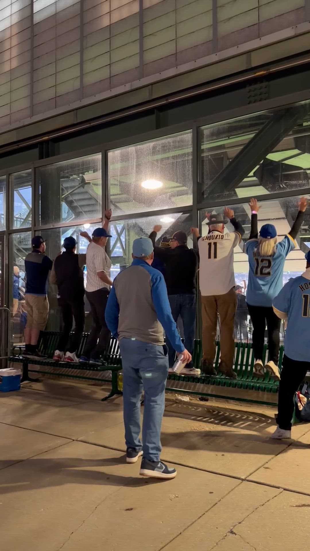 Brewers fans continue to watch World Series through stadium windows at American Family Field — WISN 12 Milwaukee, Cupertino Sports news