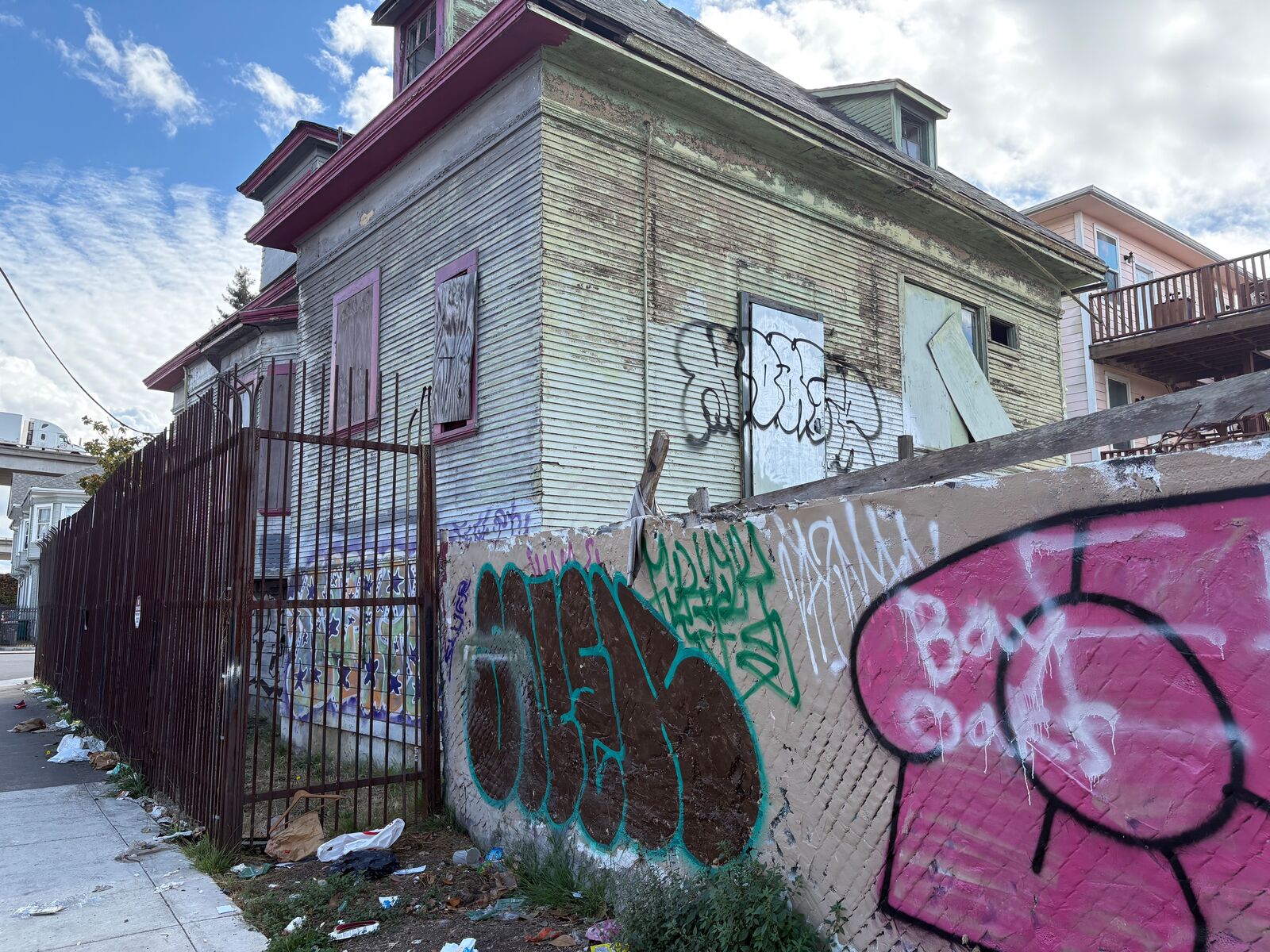 Blighted property owners now face $10K daily fines in Oakland — The Oaklandside