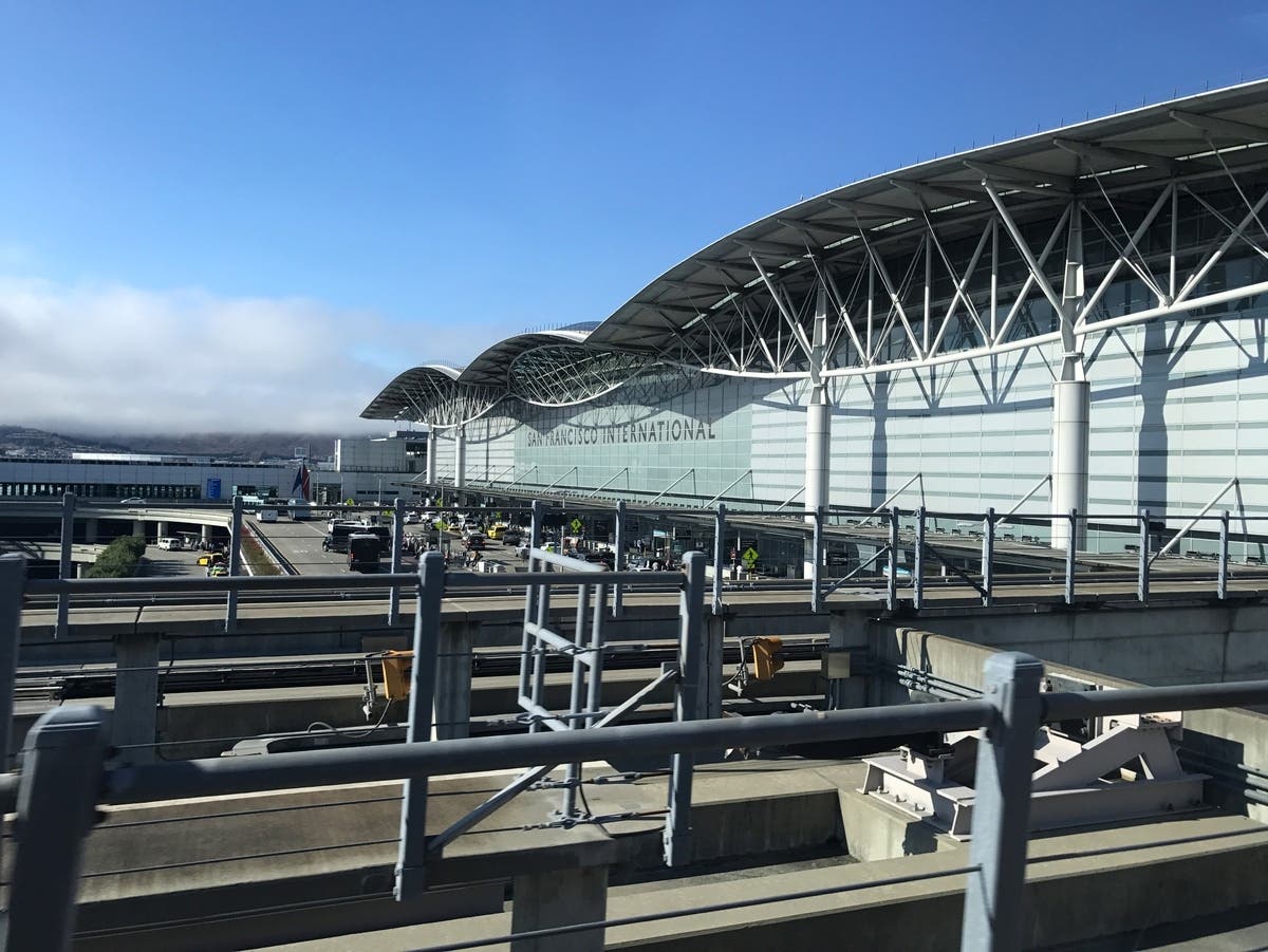 SFO-Bound Flight Makes Emergency Landing Over Odor: Report — Cupertino Community news