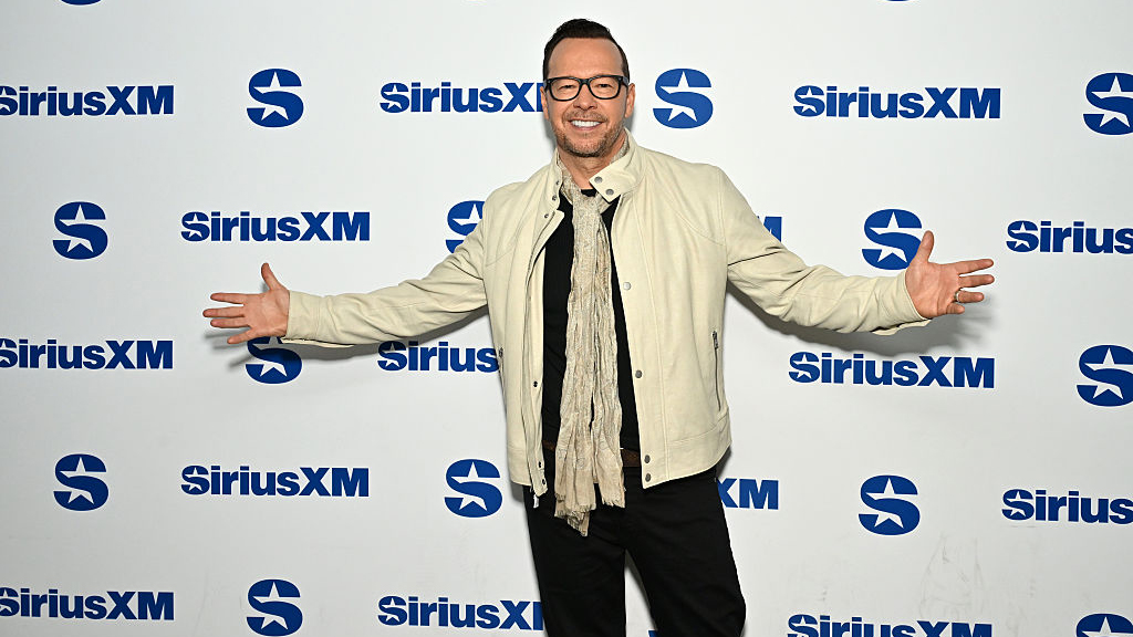 Donnie Wahlberg says he was aboard private jet that ran off Vegas runway: 'God covered us' — KTVU FOX 2 Bay Area, Cupertino Community news